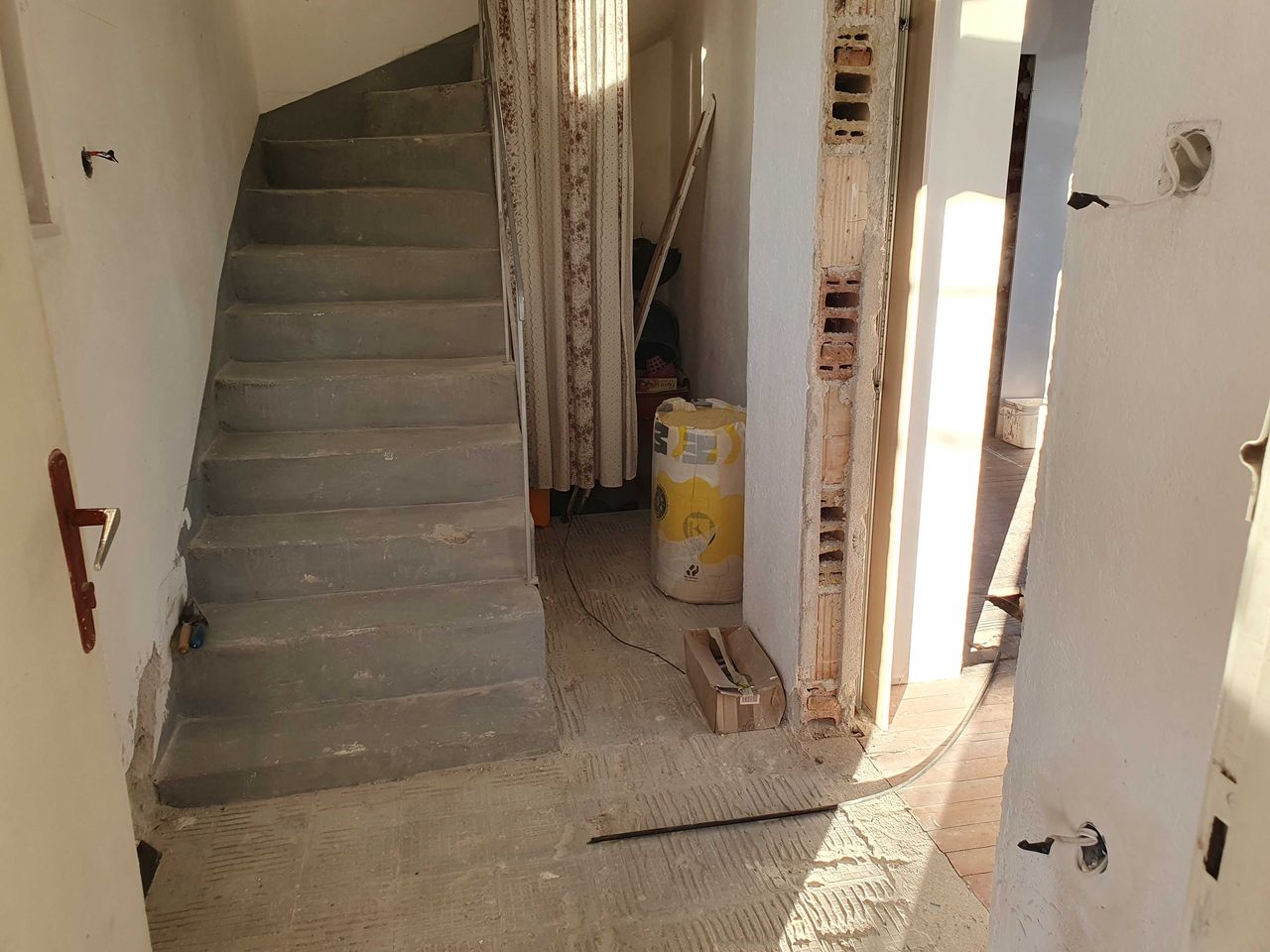 Продава се Къща в Казанлък - 134 кв.м за 514 €/кв.м - Снимка #2