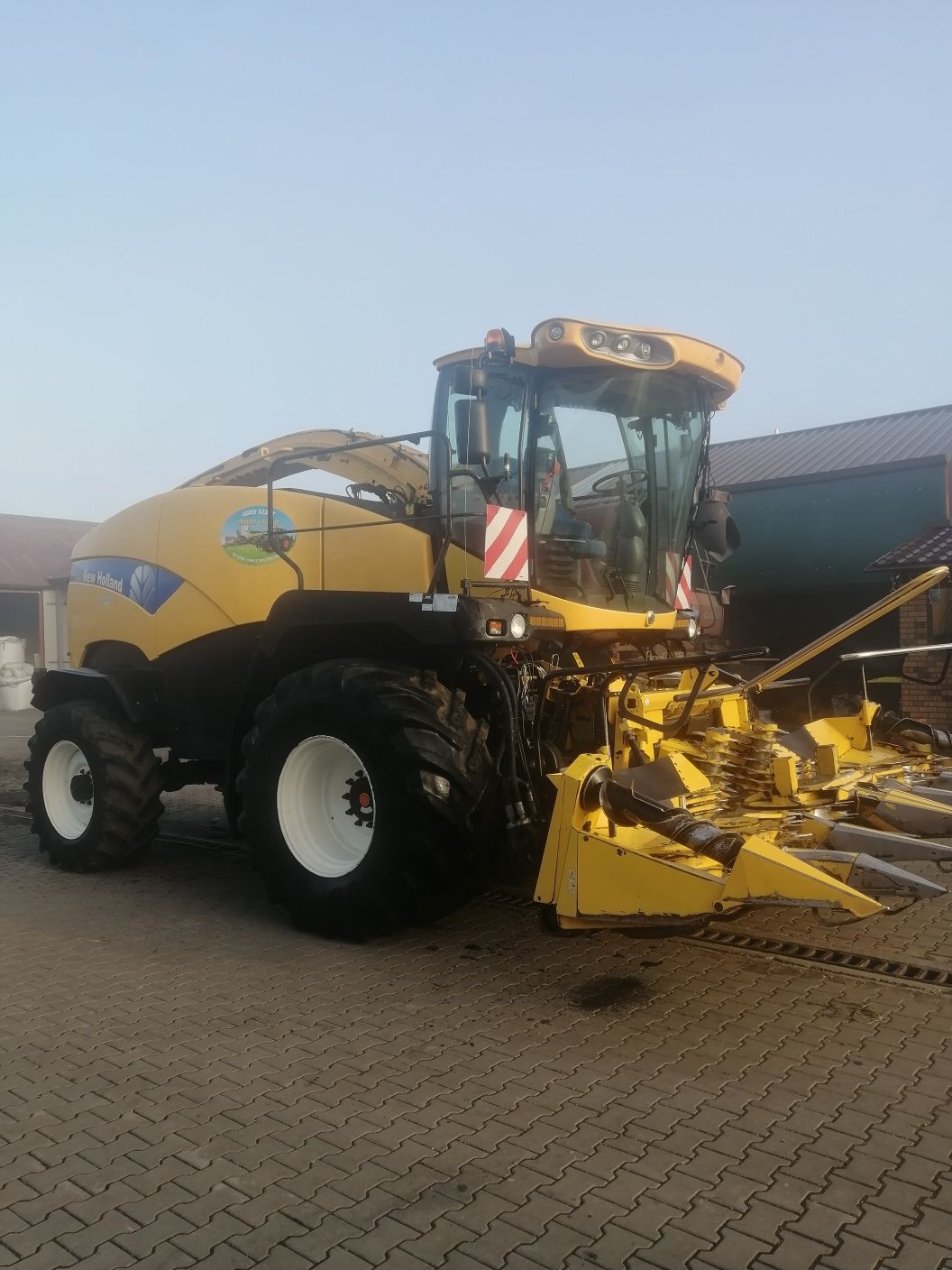 Combina agricola New Holland Fr 9040 de Siloz Jaguar