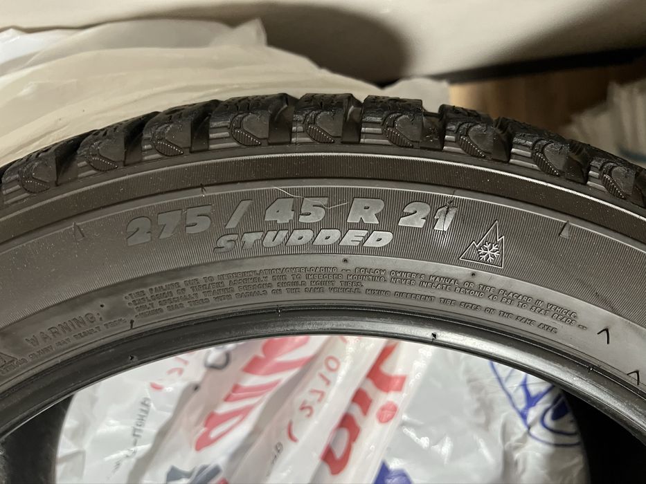 Продается Шины , 275/45/R21 ( c шипами )