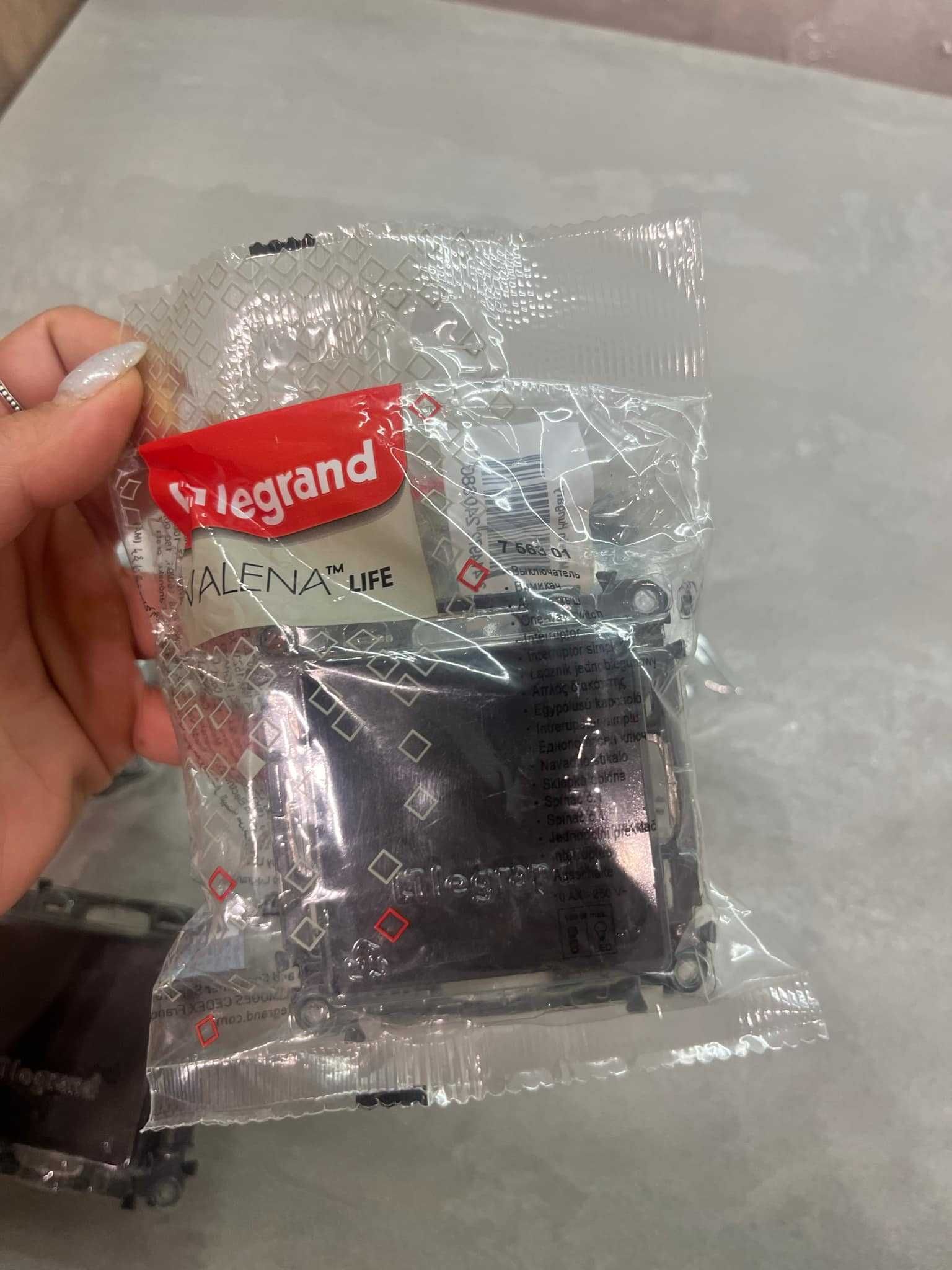 ключ LEGRAND Valena Life черен мат
