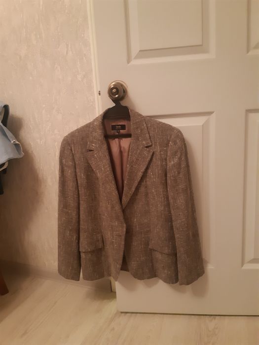 Продаются брендовые пиджаки и платья