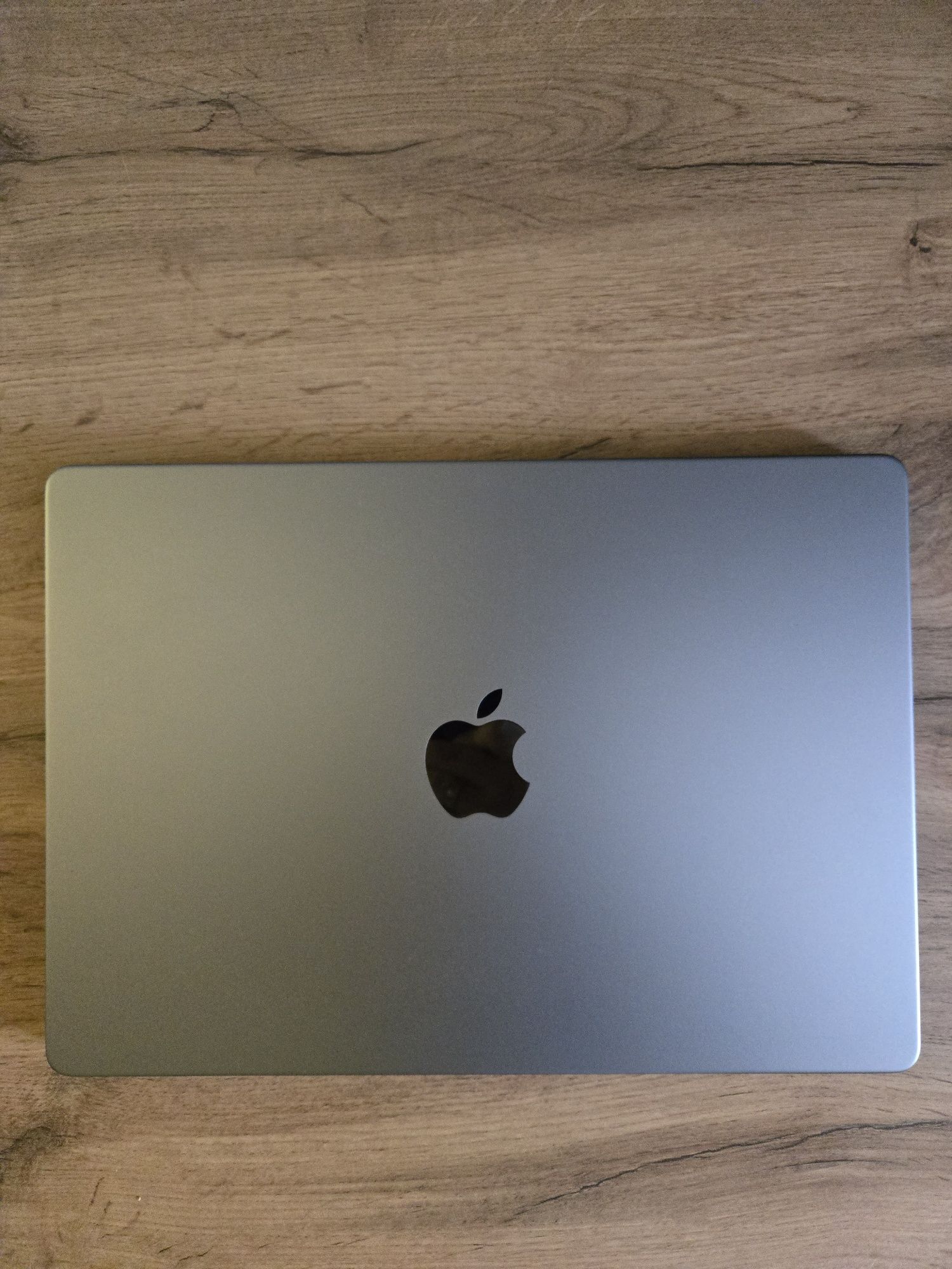 Продам MacBook pro M1 14
