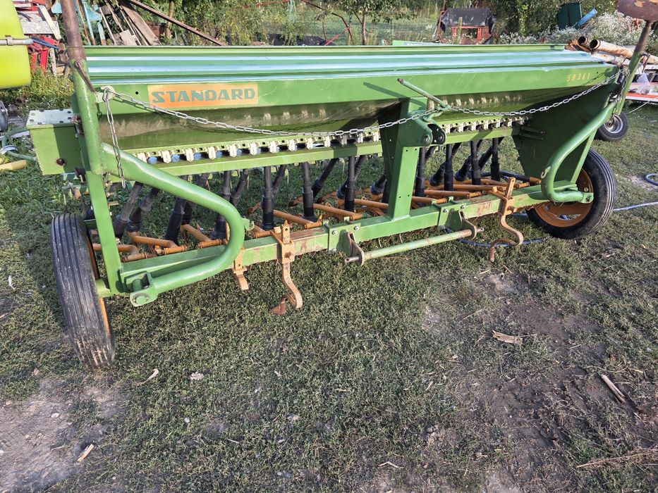 Semanatoare de paioase porumb lucerna 3 m metri Amazone D7