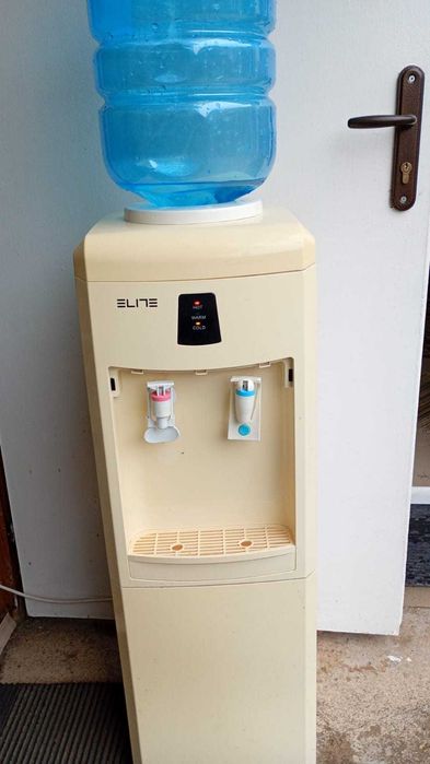 Диспенсър за вода