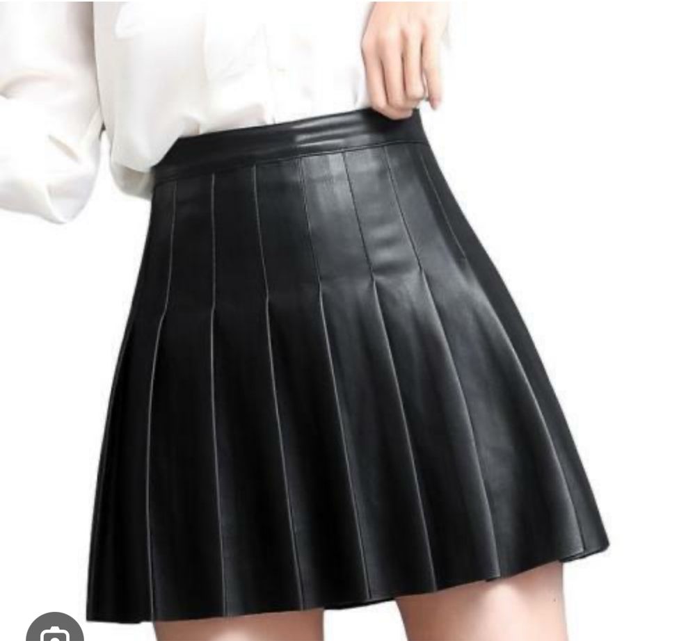 Продавам нова пола от Stradivarius.