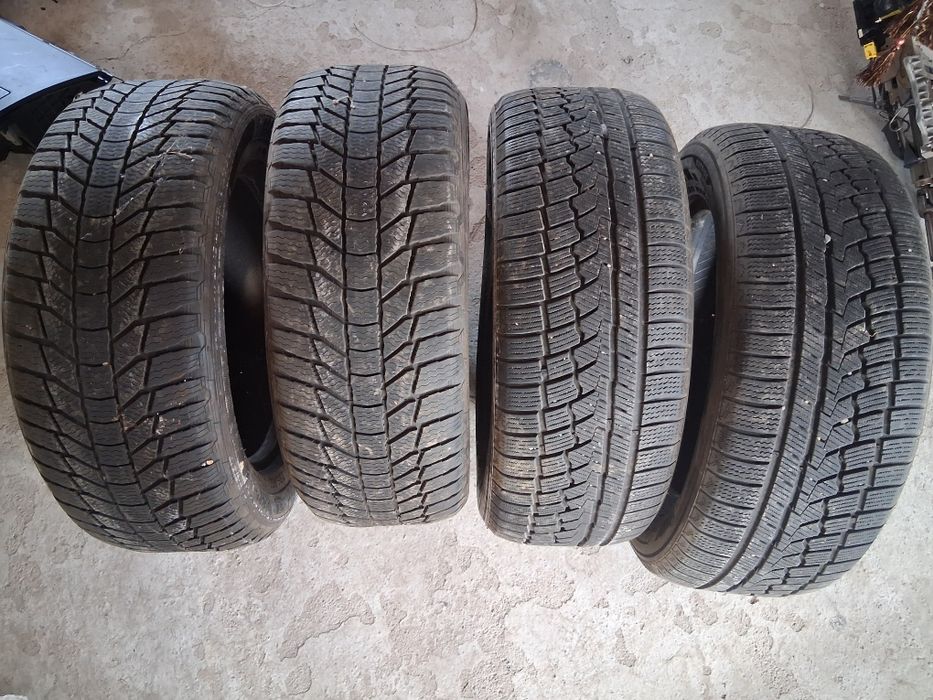 Vând set de anvelope de iarnă de X5 255 55 R18