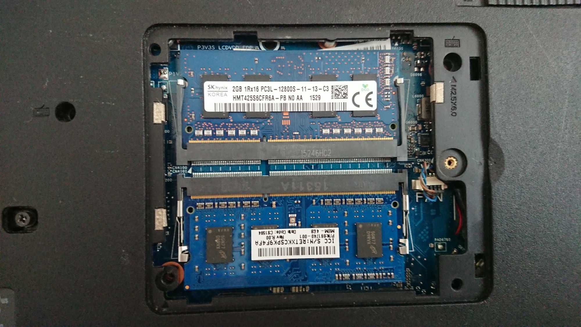 Лаптоп hp 350 G2-с проблем изгоряло дъно