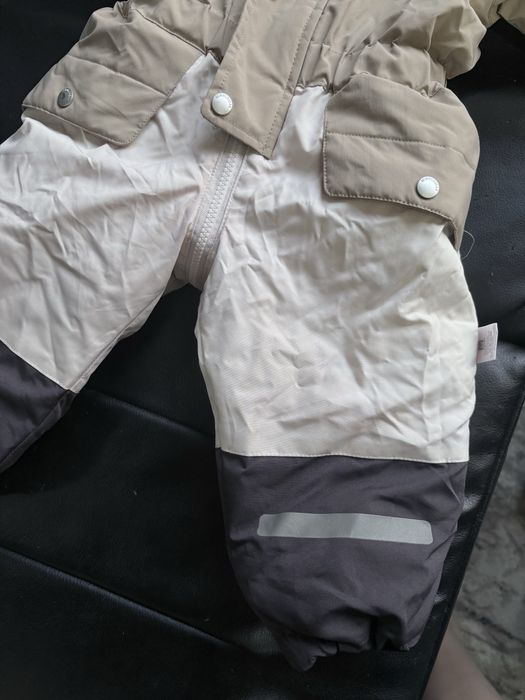 Продаетсч зимний детскиц комбинезон и сапожки