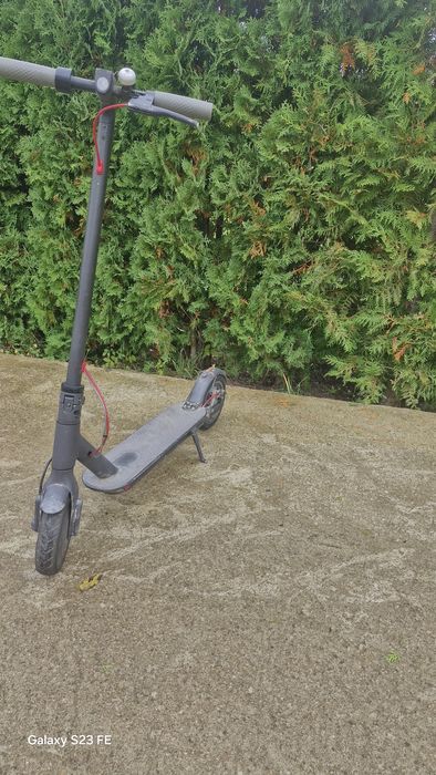 Vând trotineta electrica xiaomi m365 de piese