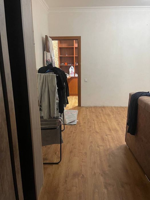 Ижарага 1/1/4 массив Феруза 1 комнатная срочно в аренду 1 хонали