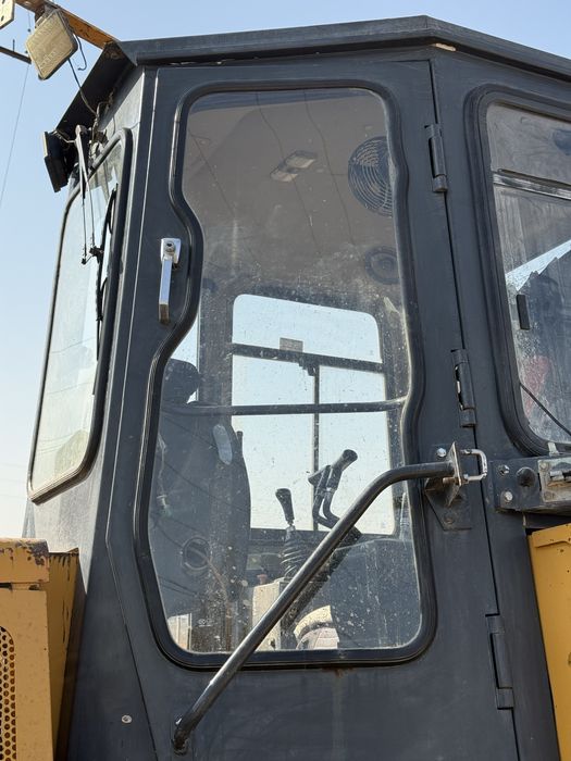 Buldozer 16 sotiladi uzxcmg