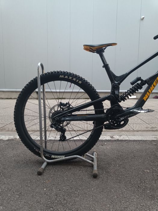 Nukeproof dissent 275 comp downhill, enduro