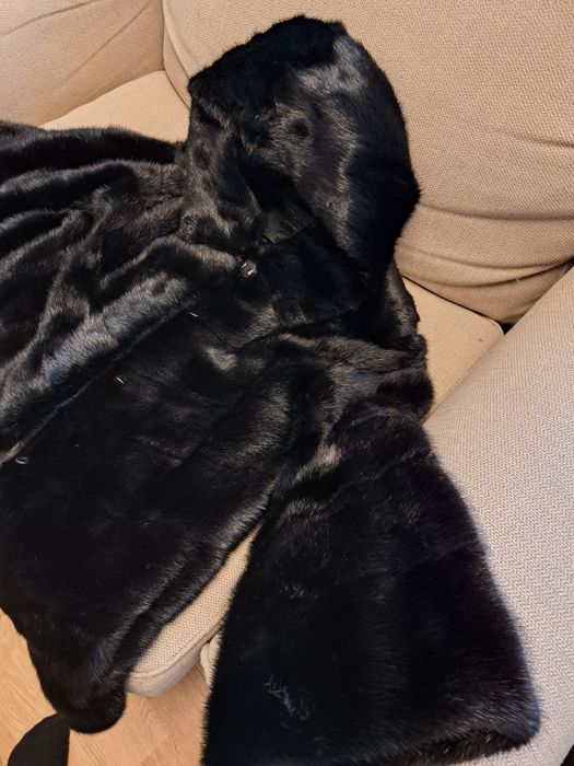 Vând haină de blană naturală