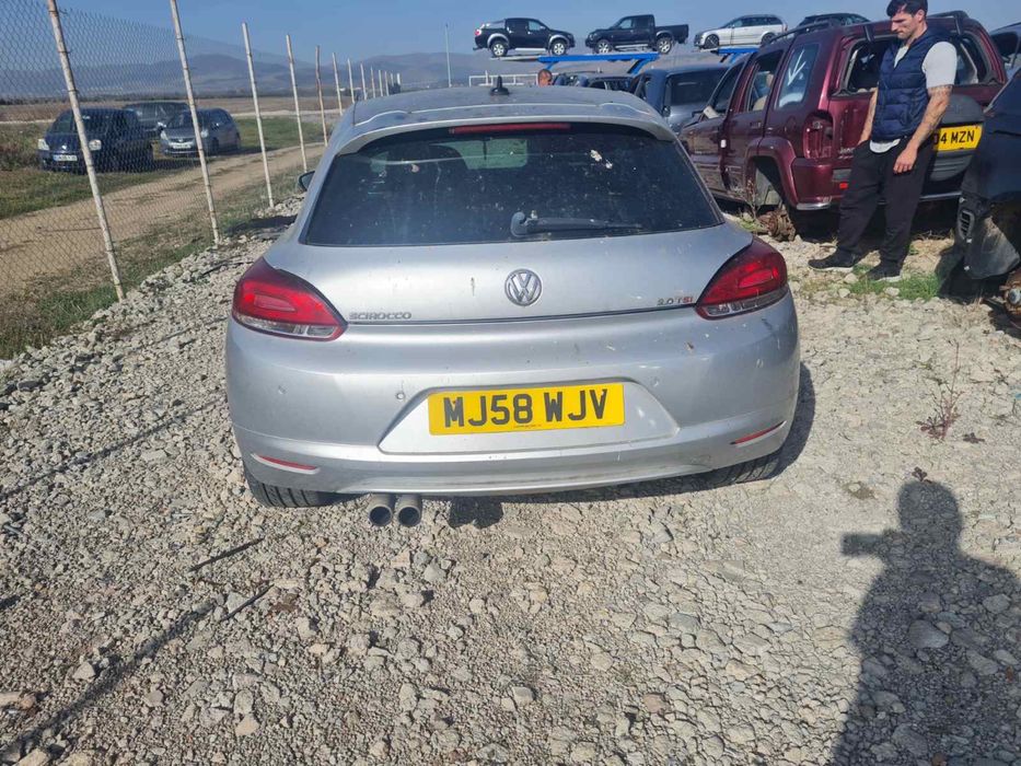 За Части Volkswagen Sirocco 2.0 tfsi auto 2011 г