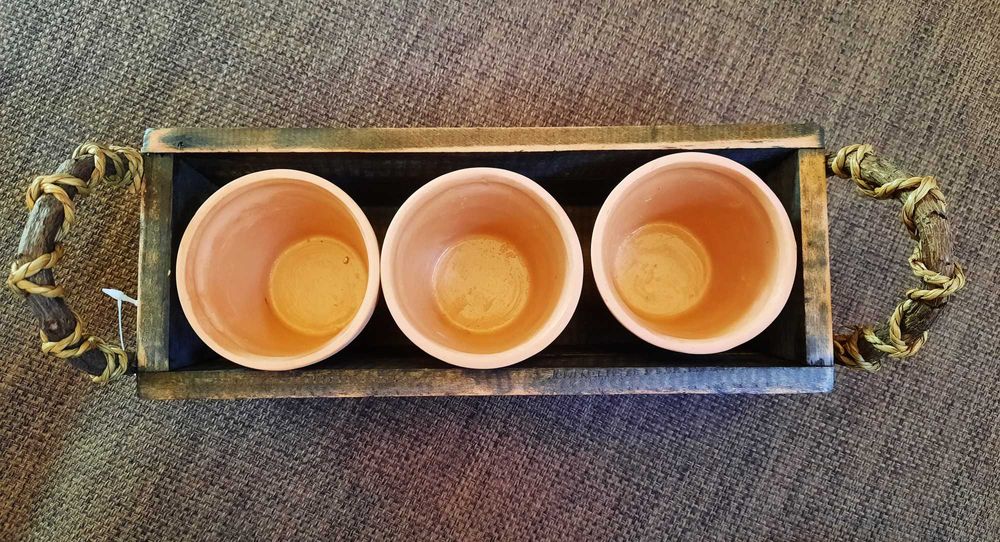 Suport de lemn cu  3 ghivece din ceramica / Design vintage