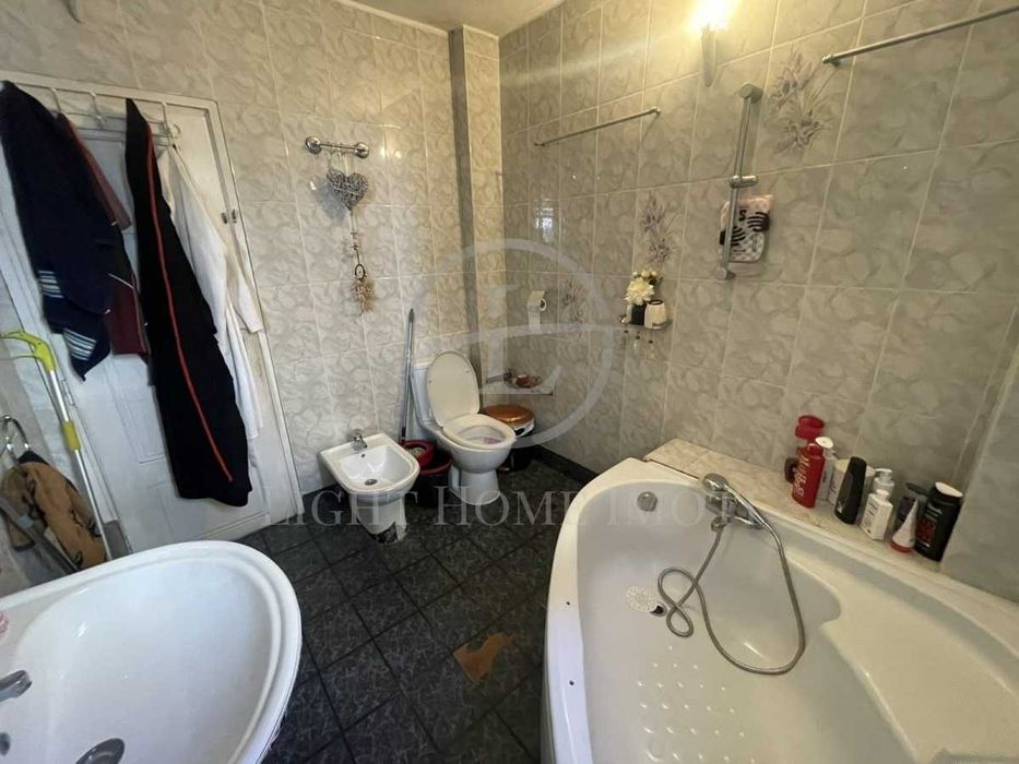 Продава се Тристаен апартамент в Пловдив, Кючук Париж - 120 кв.м за 1209 €/кв.м - Снимка #15