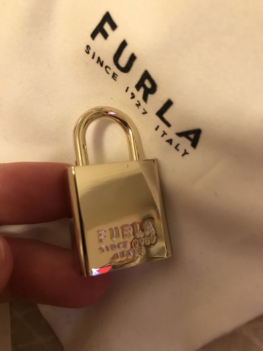 Аксесоар катинарче Furla