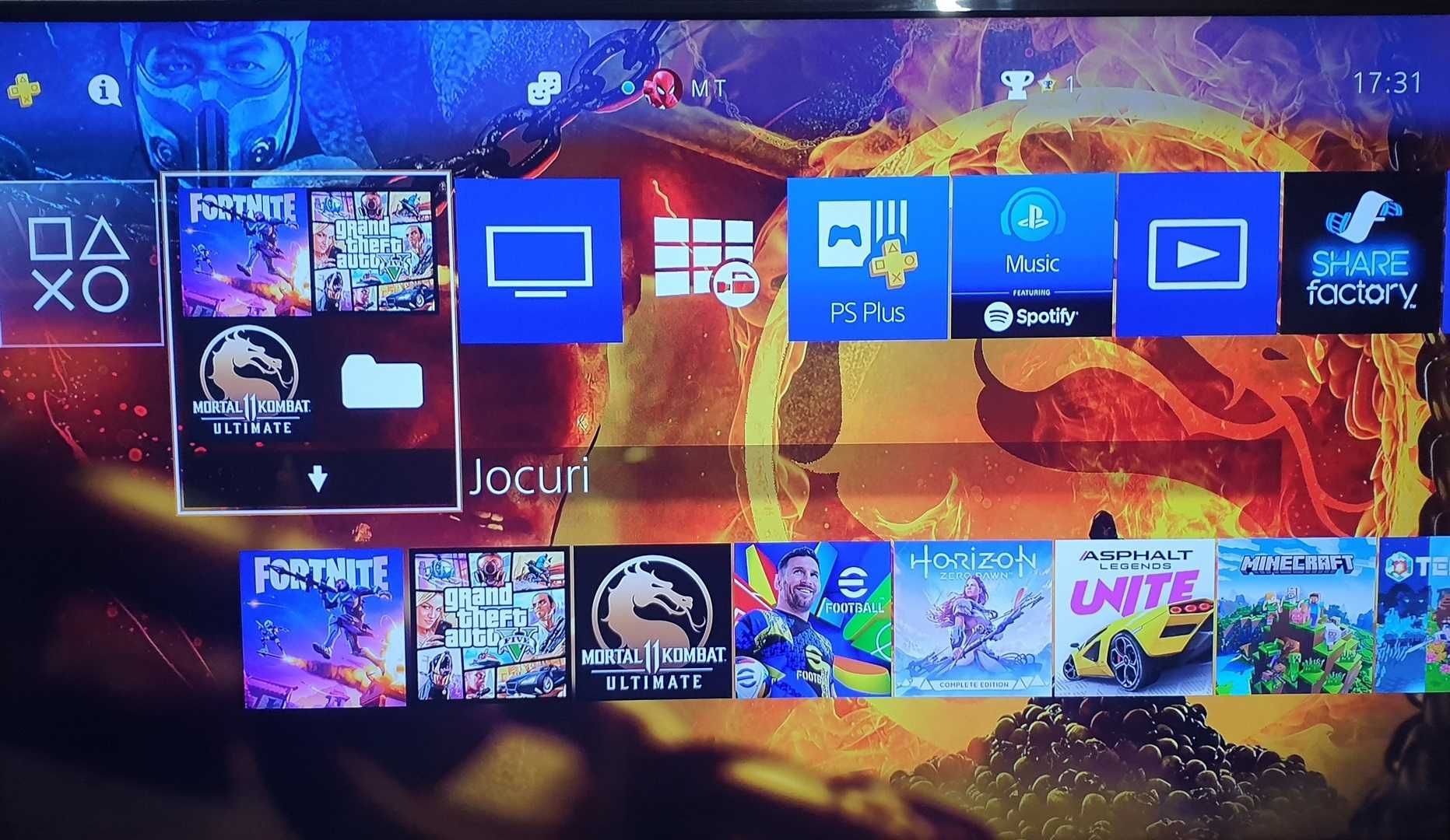 25 jocuri + PS4 SLIM cu GTA V, Fortnite, Mortal Kombat 11, 2 Manete