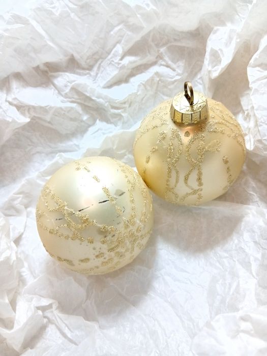 2 globuri de Craciun din sticla pictate manual