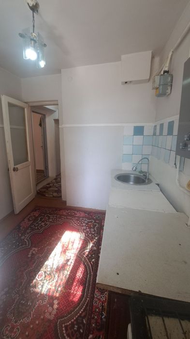 Чирчик шахар 
Троицкий 13-мактаб ёнида 
#1-хона 1-етаж
Квартира иж