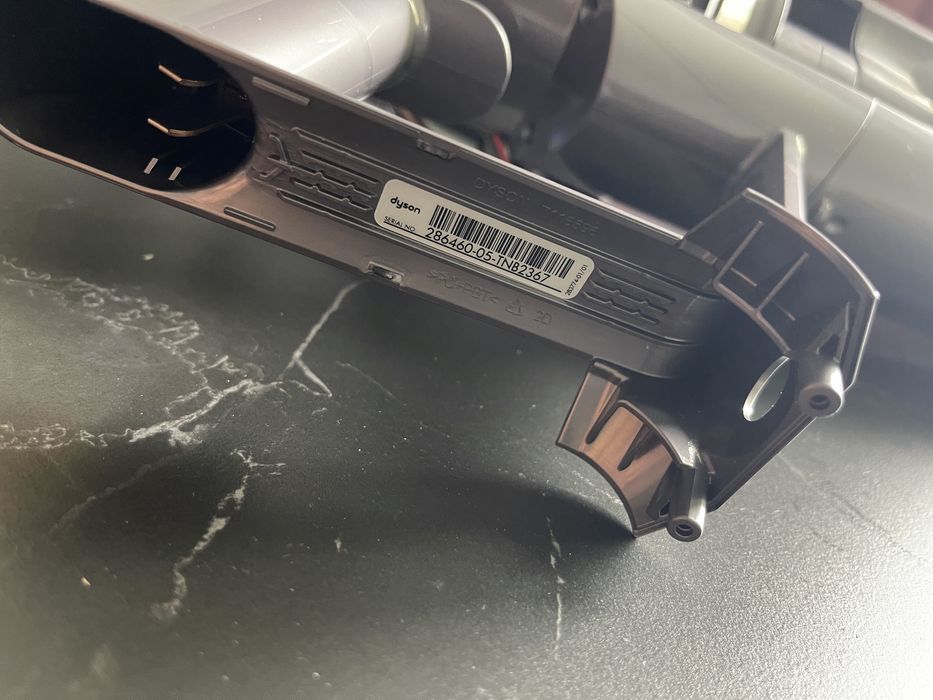 Aspirator v15 corp motor cu ciclon