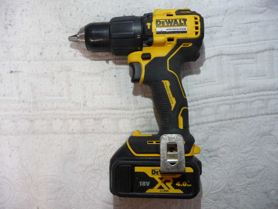 Акумулаторен безчетков винтоверт DEWALT DCD709 с батерия и зарядно.