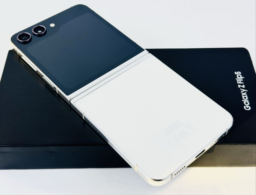 Samsung Galaxy Z Flip 5 5G 512GB 8RAM Cream Отличен!