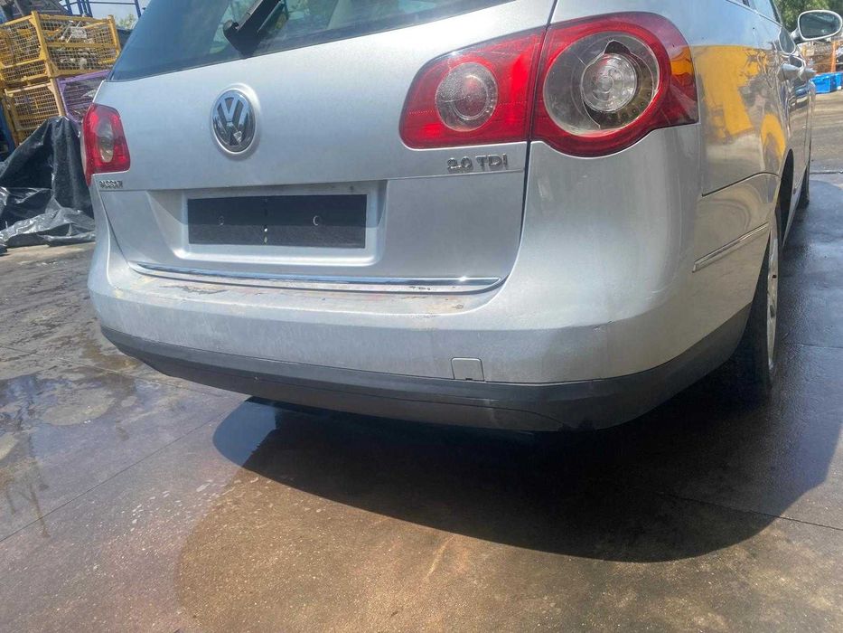 dezmembrez passat B6  break cod motor BKP /hayon passat/ usa fata