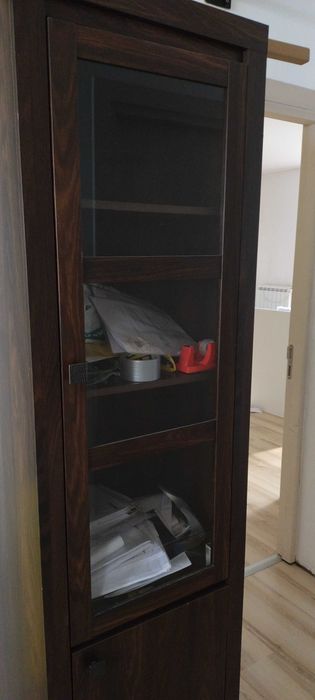 Шкаф, висока витрина