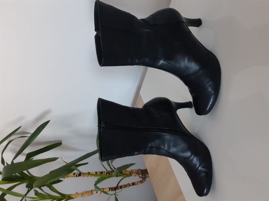 Ghete/ cizmulite/botine piele naturala marime 41( merg si 40)