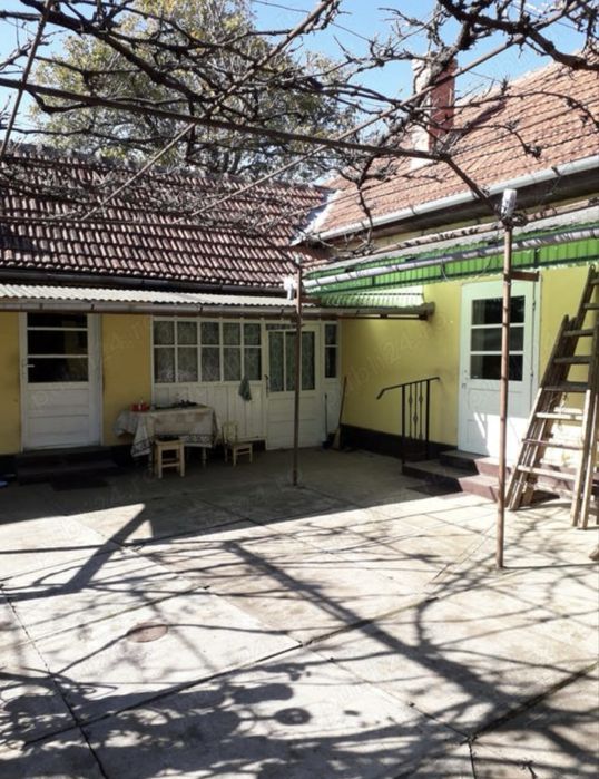 Casă 4 camere - 3079 mp teren loc. Sântana, Arad