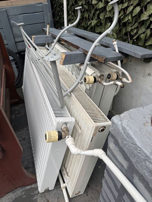 Vând calorifere cumpărate în urmă cu 4 ani