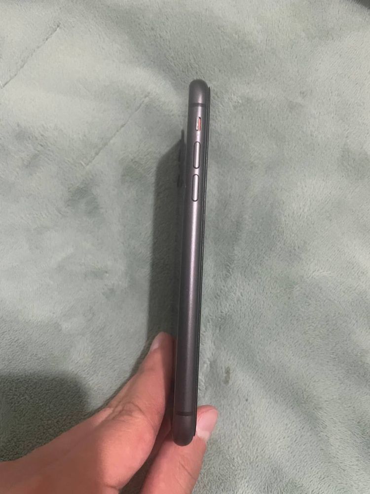 Iphone 11 black sotiladi