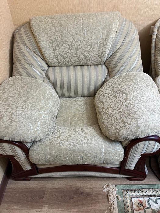 Отдам за шоколдаку кресло