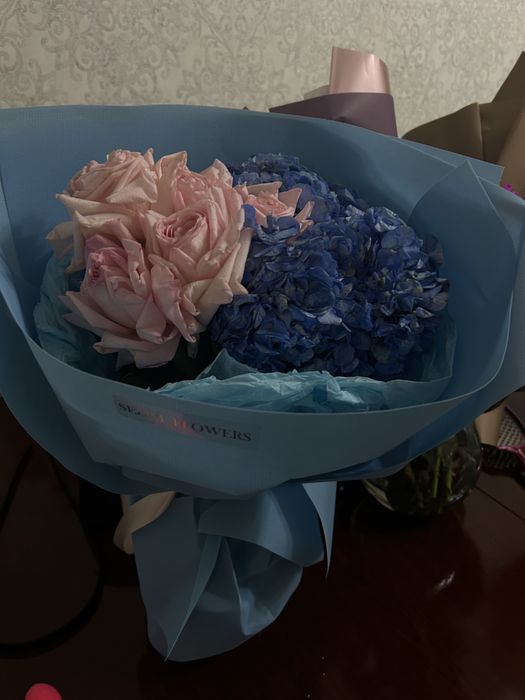 Букет из гортензии и розы