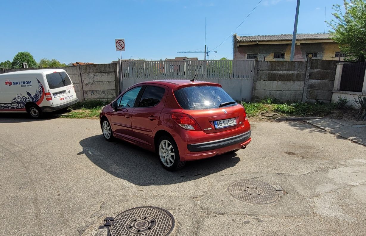 Vând Peugeot 207