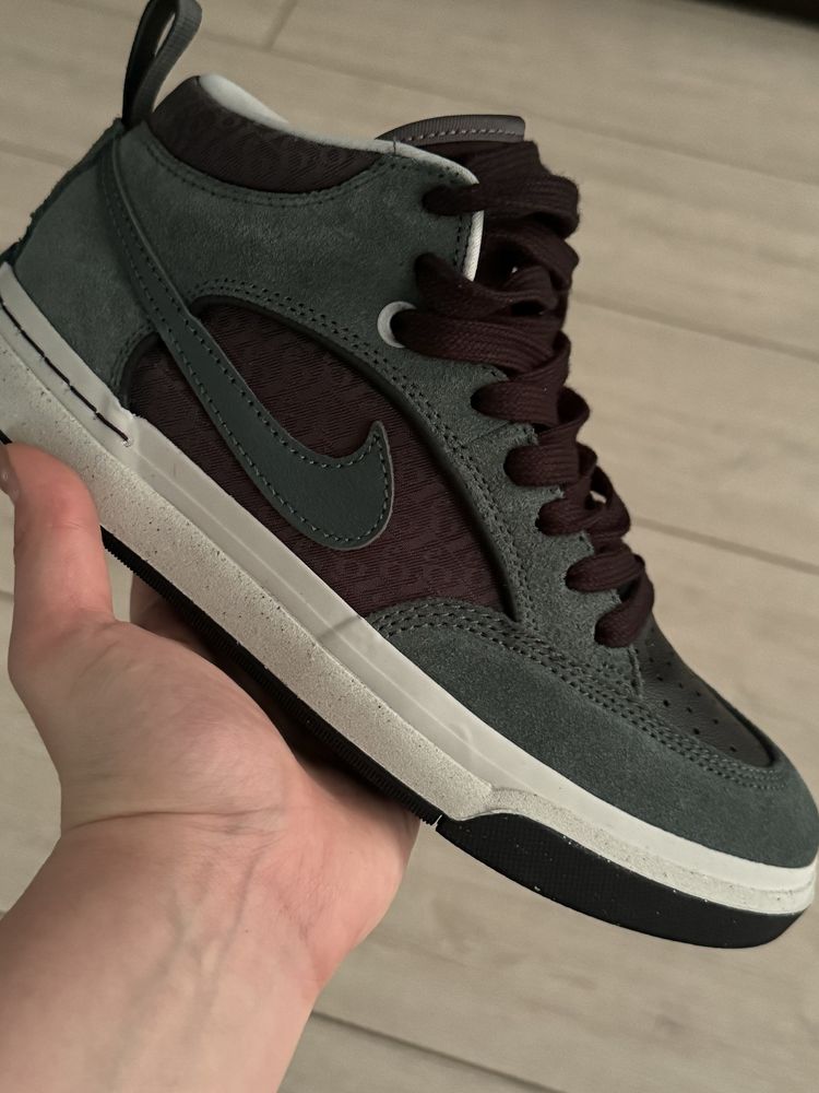Кроссовки Nike SB React Leo Skate Shoes