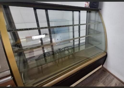 Продам холодильную витрину