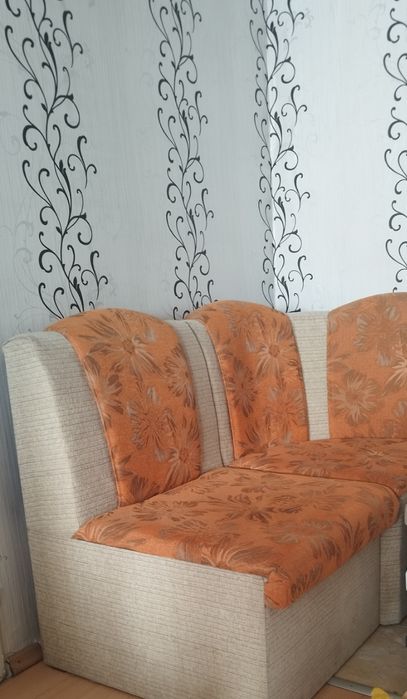 Продавам секция с бюро и кухненски ъгъл с опция сън и ракла