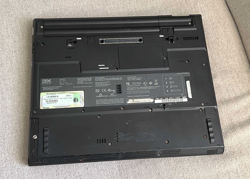 Laptop retro IBM ThinkPad T43 Type 1871 pentru colectionari si piese