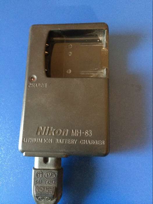Incarcator baterie original Nikon MH-63