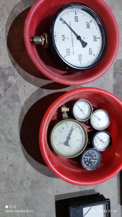 Манометры, советские и немецкие рабочие