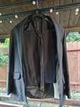 Costum negru lucios