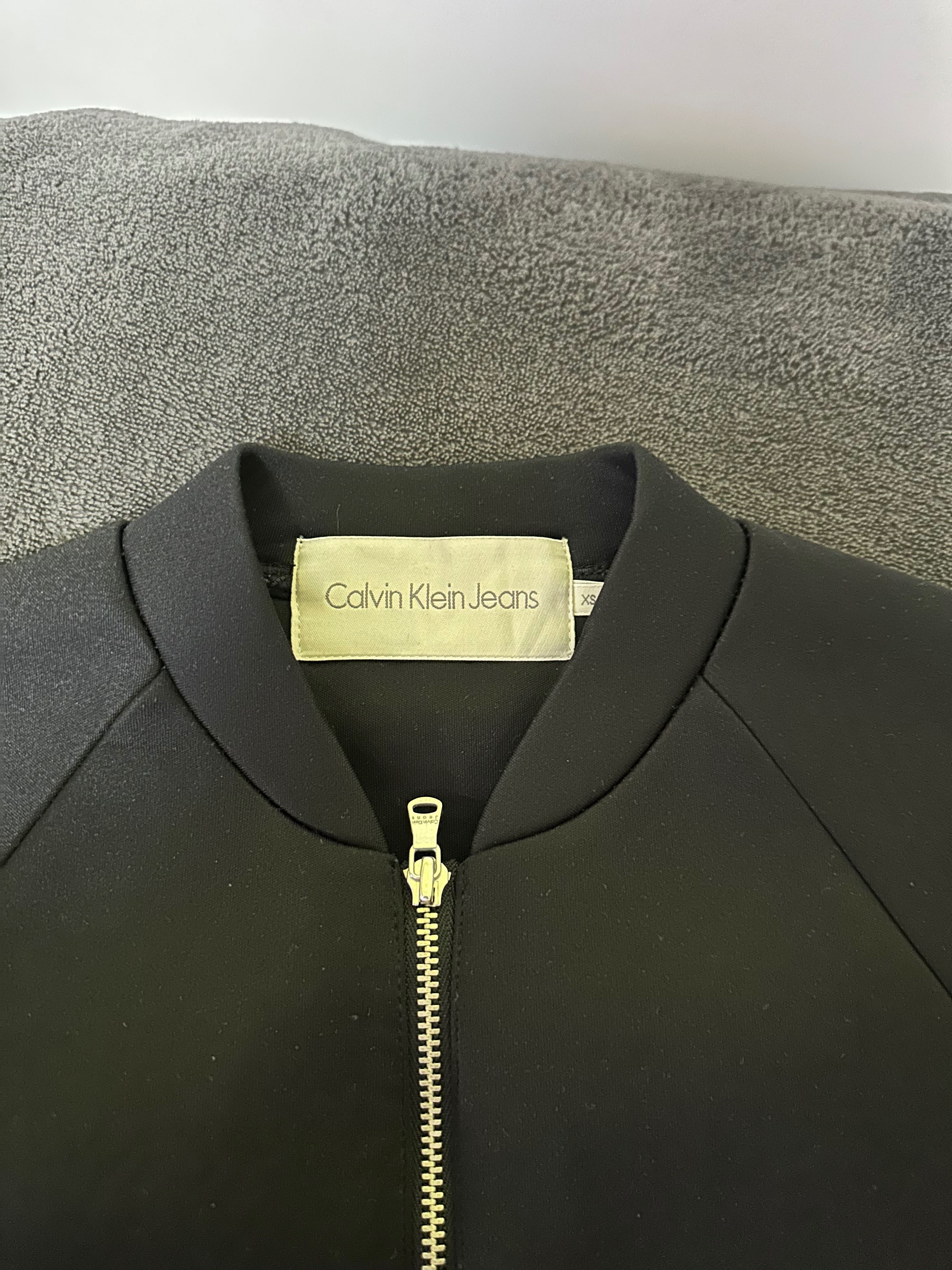 Яке Calvin Klein