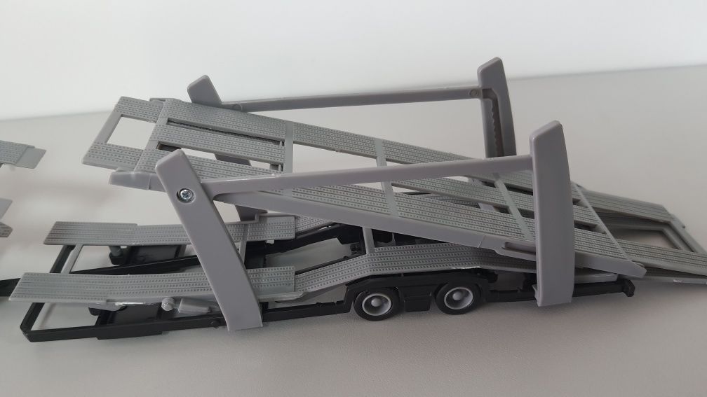 Macheta, jucarie Iveco stralis scara 1/43. 41 cm lungime. Cabina metal