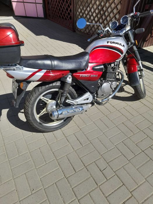 Motocicleta Strada