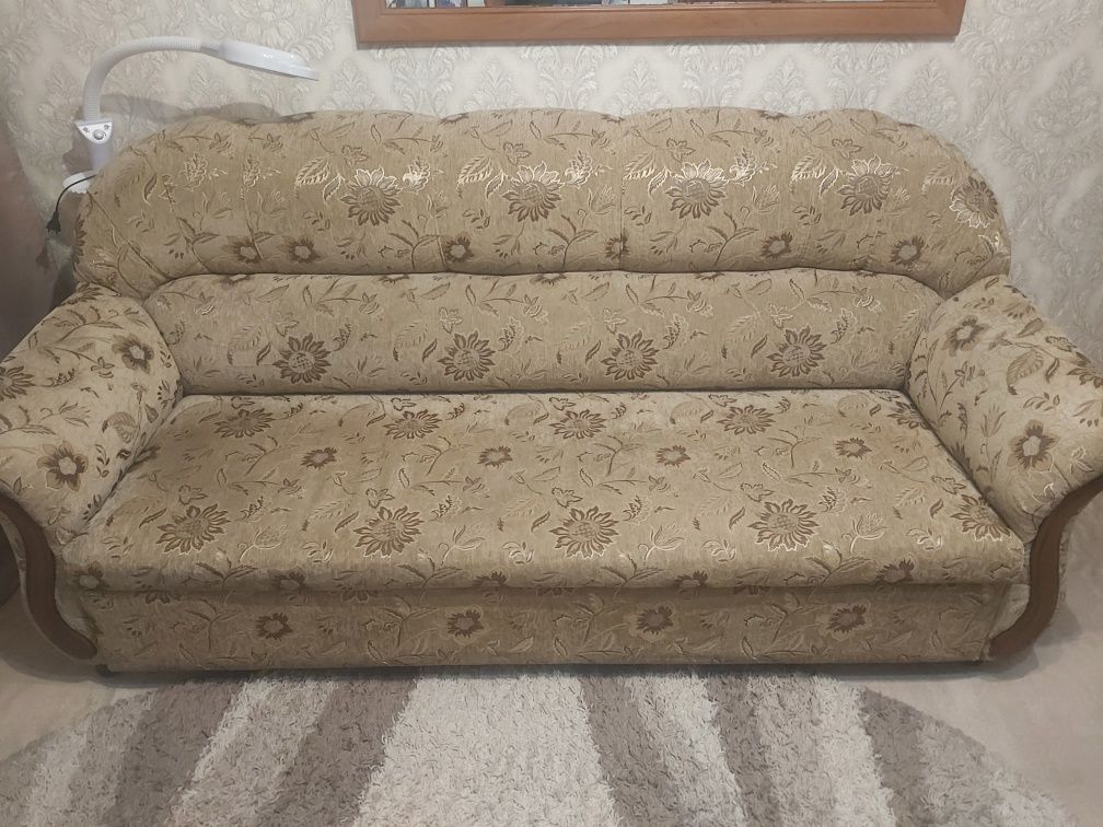 Продам диван, в хорошем состоянии, б/у.