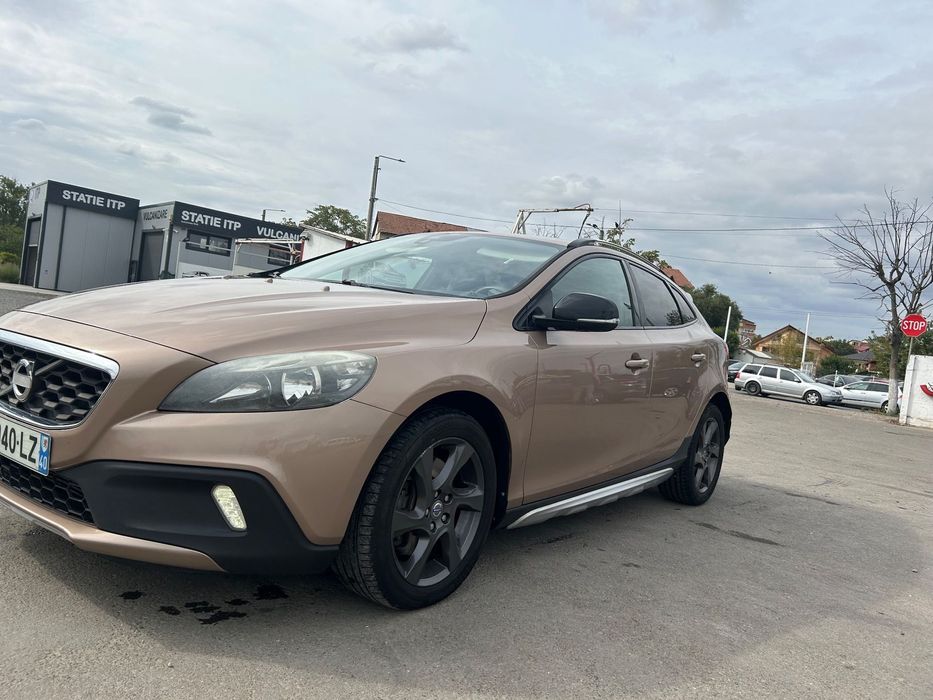 Volvo V40 Volvo V40 Cross Coantry 2.0 D3 Momentum Navi Klima Kamera