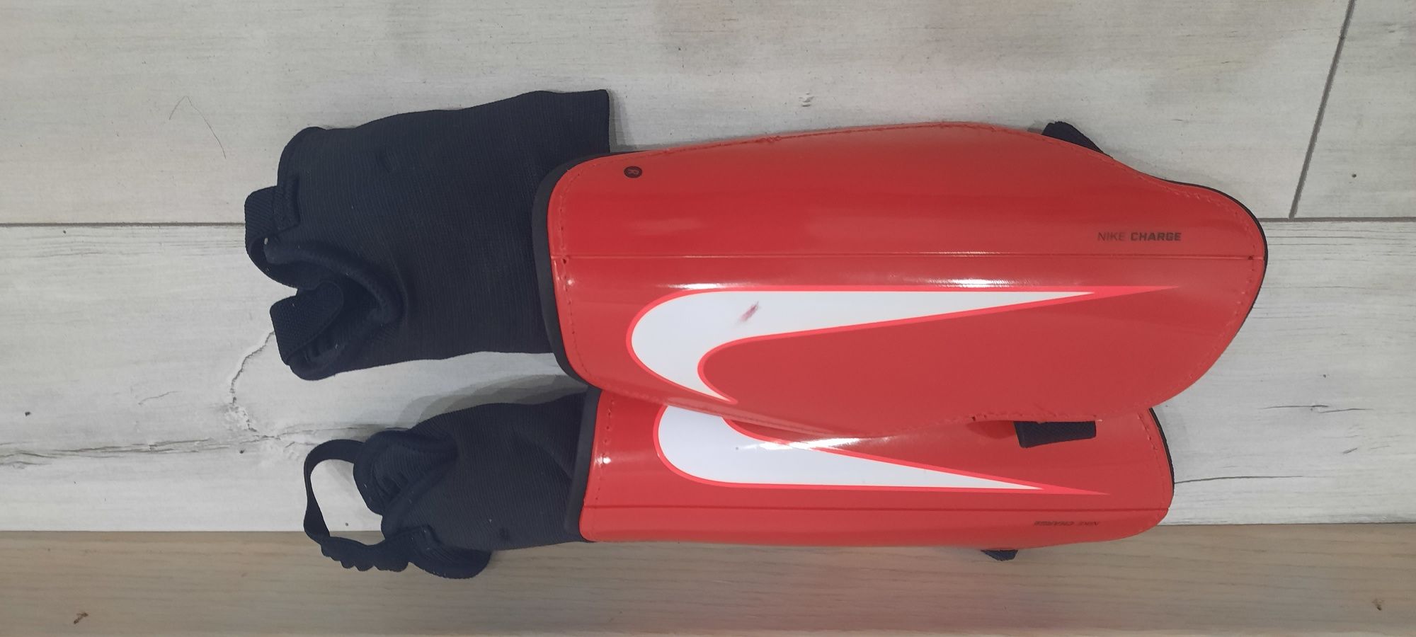 Vând apărători fotbal.Nike mărimea L