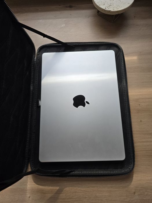 Macbook pro 14 inch m1 pro 512gb